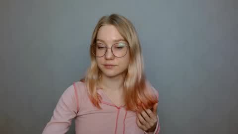 Snapshot of abbymoore__ chatting on 01.12.25 Abby Lovense is active online show from 01.12.25