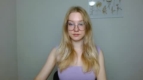 Snapshot of abbymoore__ chatting on 09.24.25 Abby Lovense is active online show from 09.24.25