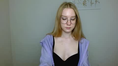 Snapshot of abbymoore__ chatting on 11.01.25 Abby Lovense is active online show from 11.01.25