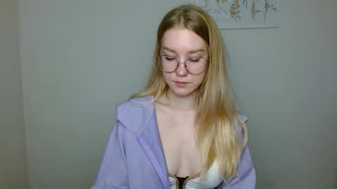 Snapshot of abbymoore__ chatting on 11.03.25 Abby Lovense is active online show from 11.03.25