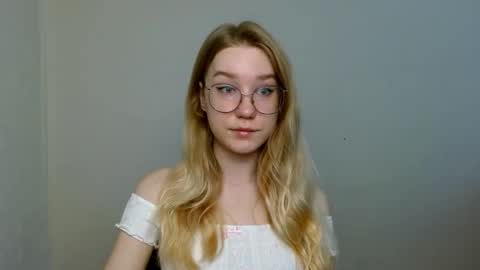 Snapshot of abbymoore__ chatting on 11.19.25 Abby Lovense is active online show from 11.19.25