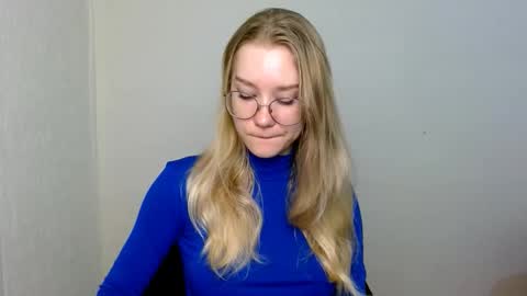 Snapshot of abbymoore__ chatting on 11.26.25 Abby Lovense is active online show from 11.26.25