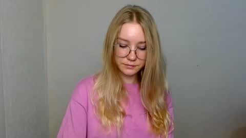 Snapshot of abbymoore__ chatting on 11.28.25 Abby Lovense is active online show from 11.28.25