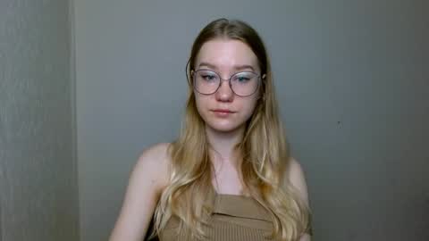 Snapshot of abbymoore__ chatting on 12.01.25 Abby Lovense is active online show from 12.01.25