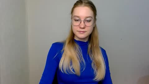 Snapshot of abbymoore__ chatting on 12.17.25 Abby Lovense is active online show from 12.17.25