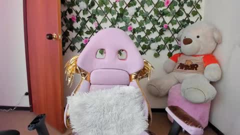 Snapshot of abbywaynee chatting on 10.25.25 abby online show from 10.25.25