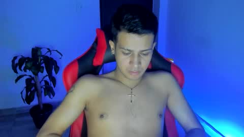 Independence model AbelAsburgo online show from 12.19.25