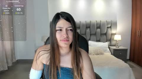 Snapshot of abella_ruiz chatting on 11.26.25 Abella Ruiz online show from 11.26.25