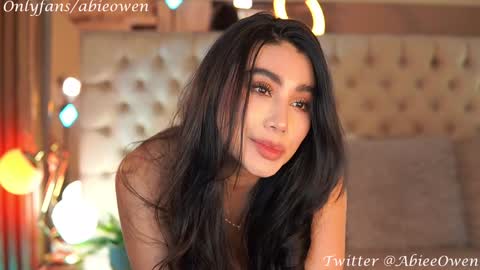 abie_owen online show from 12.15.24