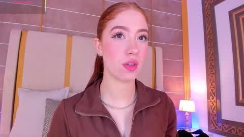 Snapshot of abigailcarter chatting on 10.05.25 online show from 10.05.25