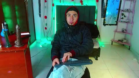 Snapshot of abnerdam chatting on 11.18.25 abnerdam online show from 11.18.25