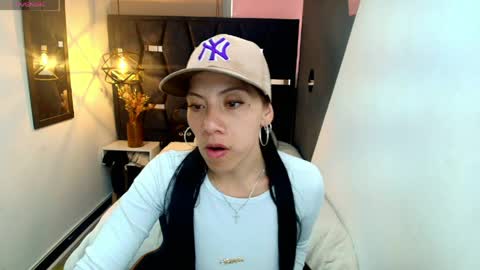 Abril Fox online show from 05.07.26