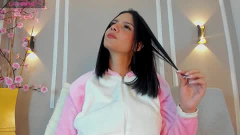 Abril jones online show from 11.13.25