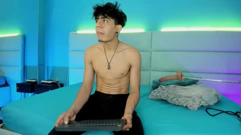 Snapshot of abrilandjulian chatting on 02.25.26 Abril and Julian online show from 02.25.26