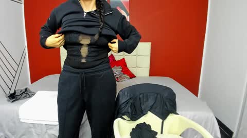 Snapshot of abrillee1 chatting on 12.21.24 ABRIL online show from 12.21.24