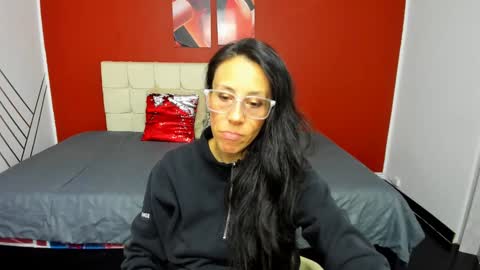 Snapshot of abrillee1 chatting on 02.08.25 ABRIL online show from 02.08.25