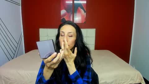 Snapshot of abrillee1 chatting on 02.18.25 ABRIL online show from 02.18.25