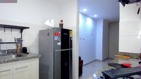 Snapshot of abrilstivenson_ chatting on 02.15.25 itis S O F I A online show from 02.15.25