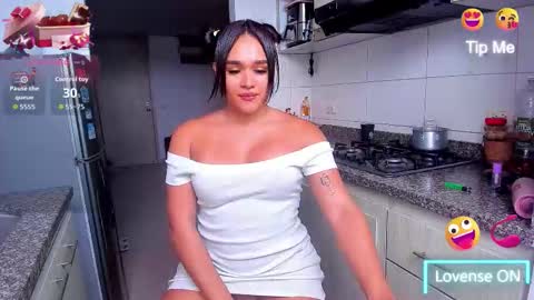 Snapshot of abrilstivenson_ chatting on 09.08.25 itis S O F I A online show from 09.08.25