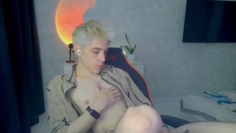 Snapshot of abslut chatting on 09.09.25 Nick online show from 09.09.25