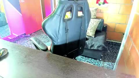 Adam Valencia online show from 01.04.25