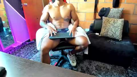 Adam Valencia online show from 03.08.25