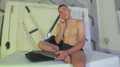 adammendoza34 online show from 09.19.25