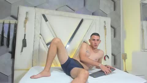adammendoza34 online show from 10.04.25