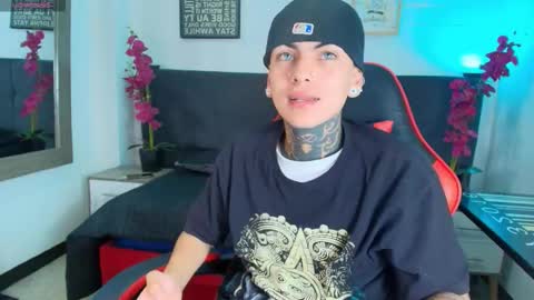 Snapshot of adamswalkerr_ chatting on 02.26.26 AdamsWalkerr online show from 02.26.26