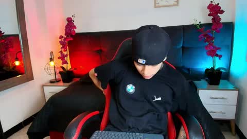 AdamsWalkerr  online show from 03.30.26