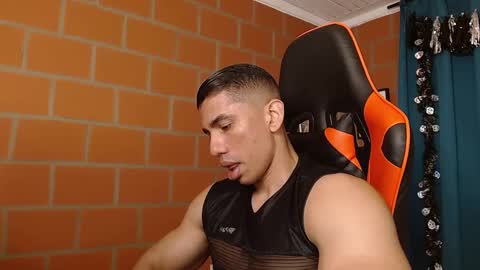 Adan Sin online show from 01.08.25