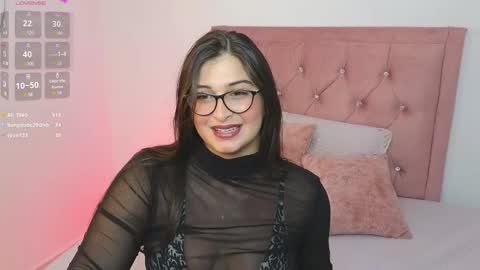 Snapshot of adara_lennox chatting on 01.06.25 ADARA online show from 01.06.25