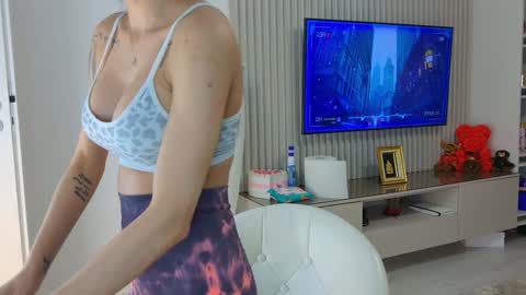 Snapshot of addictive_t chatting on 01.20.25 Tori online show from 01.20.25