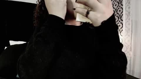 Snapshot of adeelinee chatting on 10.27.25 Ade online show from 10.27.25