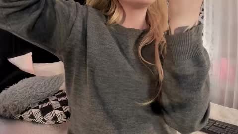 Snapshot of adeelinee chatting on 11.20.25 Ade online show from 11.20.25