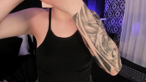 Snapshot of adeelinee chatting on 12.13.25 Ade online show from 12.13.25