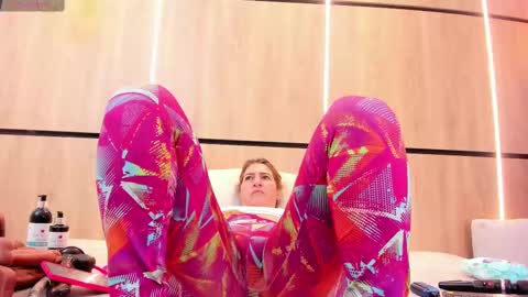 adela chase online show from 09.20.25