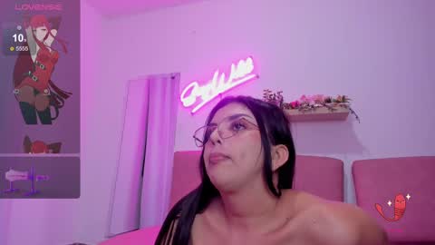 Snapshot of adele_latinlady chatting on 02.23.25 Sofi online show from 02.23.25