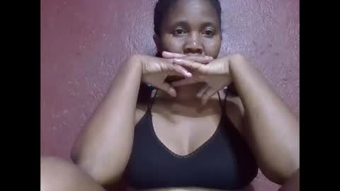 Snapshot of adelealy chatting on 09.17.25 adelealy online show from 09.17.25