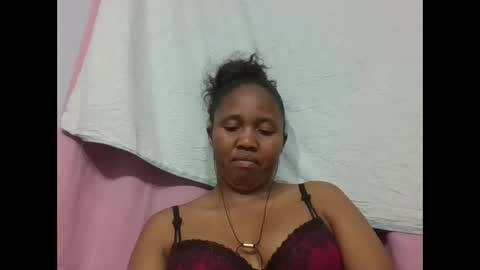 Snapshot of adelealy chatting on 09.25.25 adelealy online show from 09.25.25