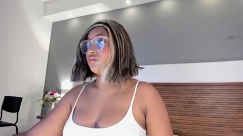 Snapshot of adelehottman chatting on 11.19.25 Adele online show from 11.19.25