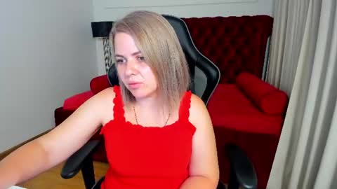 Snapshot of adeleravelle chatting on 06.24.26 AdeleRavelle online show from 06.24.26