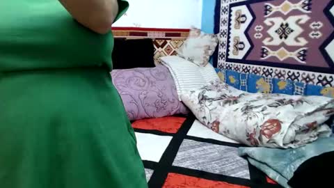 Larisa online show from 11.21.25