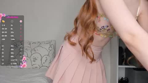 Snapshot of adelins_peach chatting on 12.20.25 adelins_peach online show from 12.20.25