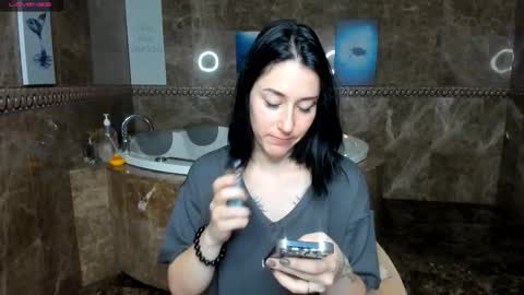 Snapshot of adell_berry chatting on 10.04.25 Adel online show from 10.04.25