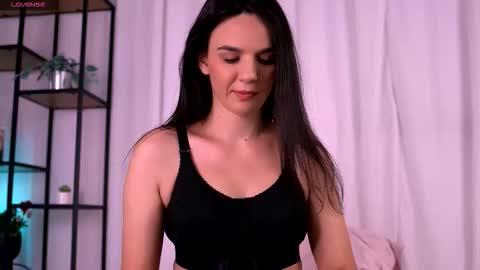 Snapshot of adellevixen chatting on 12.19.25 Adelle online show from 12.19.25