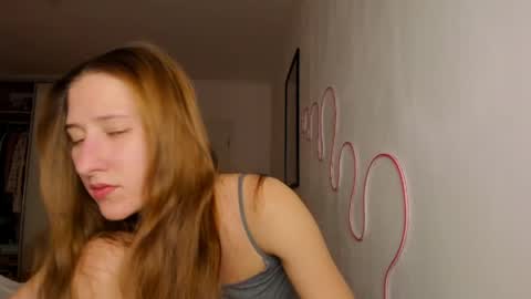 Snapshot of adellqueen chatting on 05.05.26 Adell online show from 05.05.26