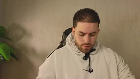 Snapshot of ades_lowe chatting on 11.08.25 Ades online show from 11.08.25