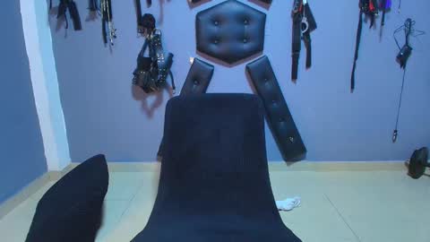 Snapshot of adonisdios chatting on 12.17.25 adonisdios online show from 12.17.25