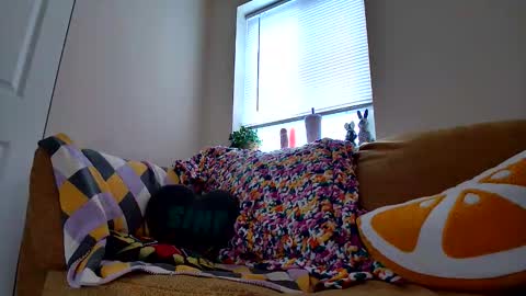 Queen Bunny online show from 12.14.25